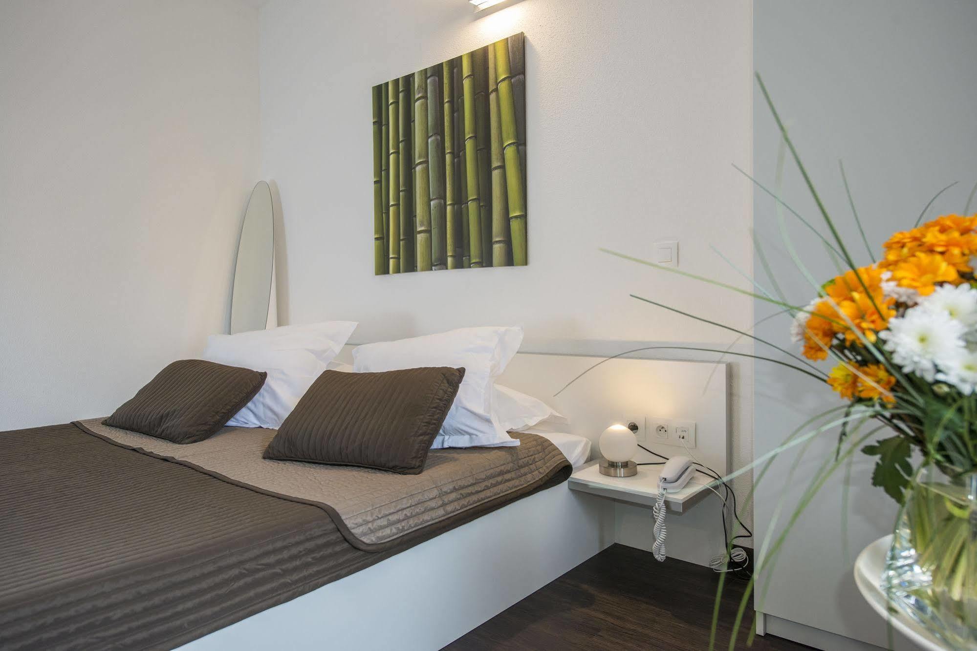Hotel Des Capucins Le Puy-en-Velay Εξωτερικό φωτογραφία