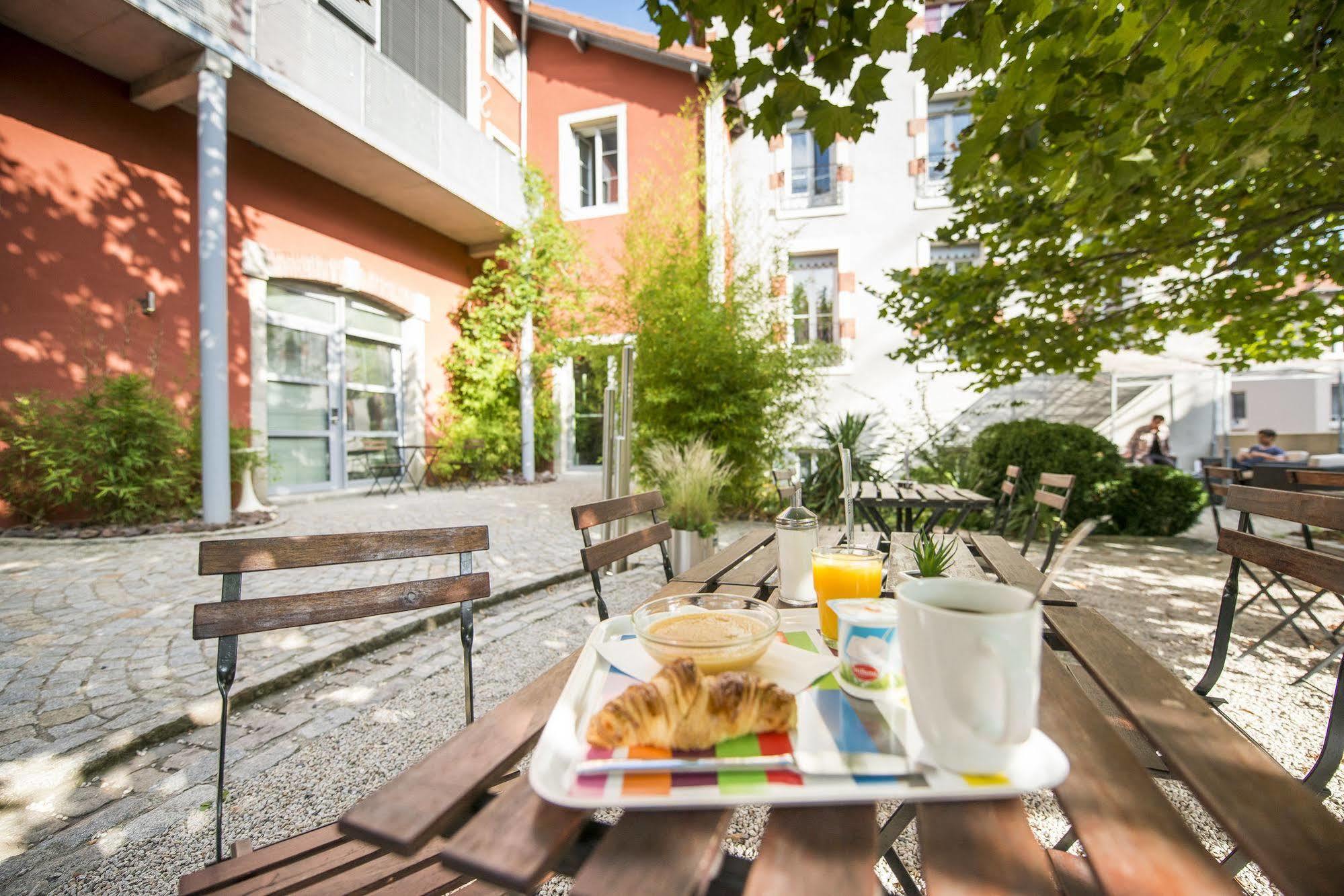 Hotel Des Capucins Le Puy-en-Velay Εξωτερικό φωτογραφία